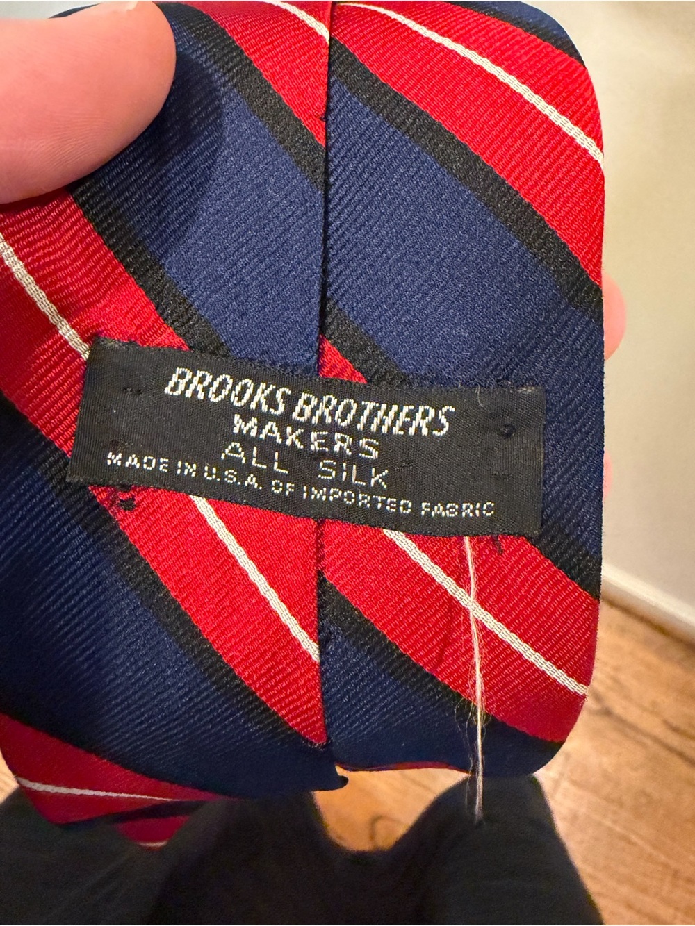 Brooks Brothers Makers Red & Navy Diagonal Stripe All Silk Tie